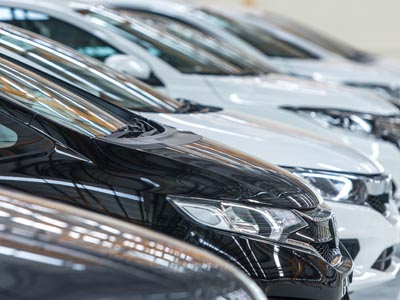 Авторынок оттолкнулся от дна: причины провала продаж автомобилей в начале 2025 года и прогнозы на будущее